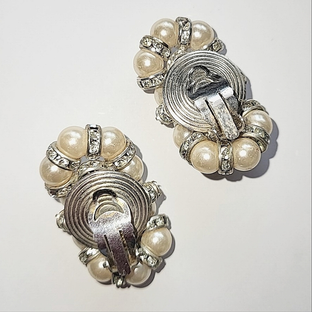 FAUX PEARL DOUBLE CLUSTER EARRINGS - VINTAGE CLIP-ON - Picture 3 of 7